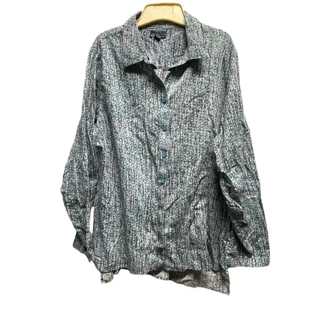Westbound Woman size 3X wrinkle free button front blouse.
